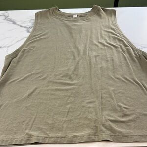 Lululemon size 8 tank top green